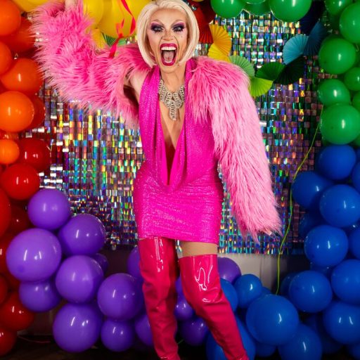 Inde i Killut pride drag queen